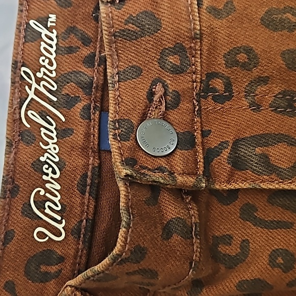 NWT Universal Thread Plus size Cheetah print straight leg jeans. - Picture 5 of 7